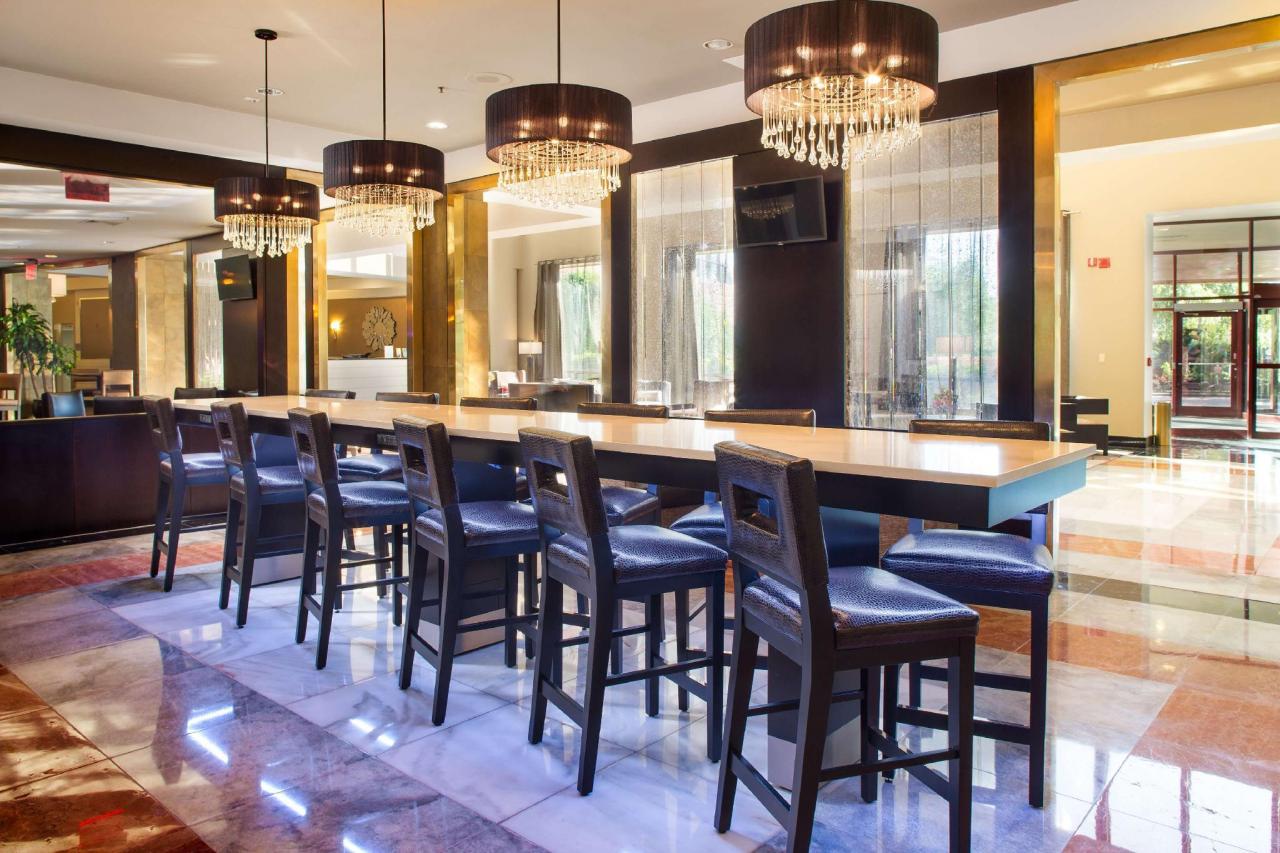 Laguardia hotel