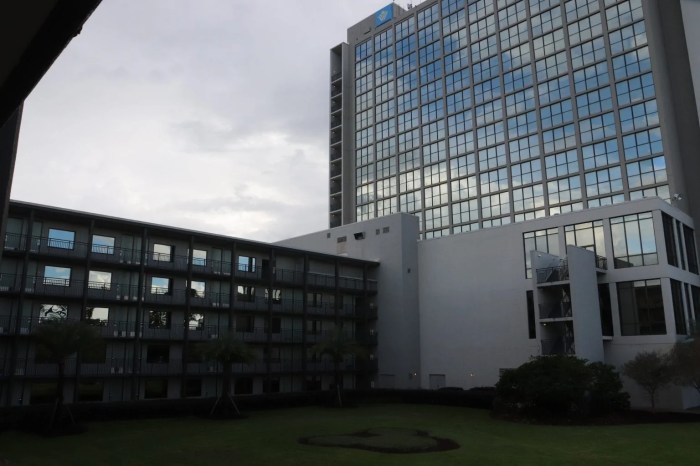 Cheap hotels near disney world with free shuttle